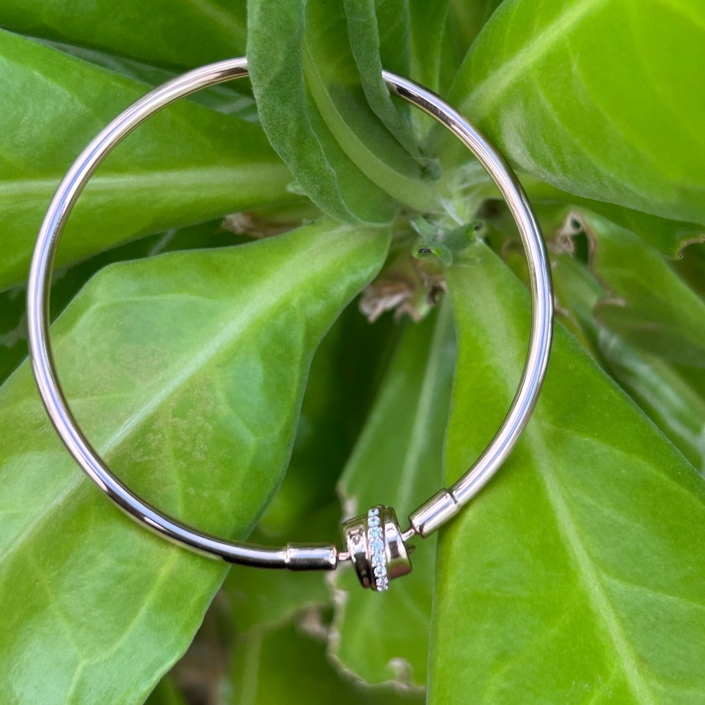 Pandora Moments Sparkling Shooting Star Clasp Rose Gold-Plated bangle bracelet - Picture 4 of 10
